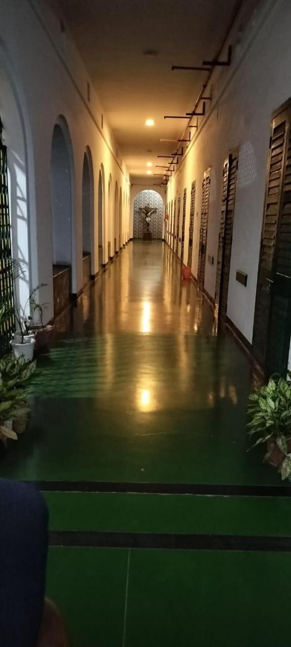 Ywca Gallway Guest House Kalküta Dış mekan fotoğraf