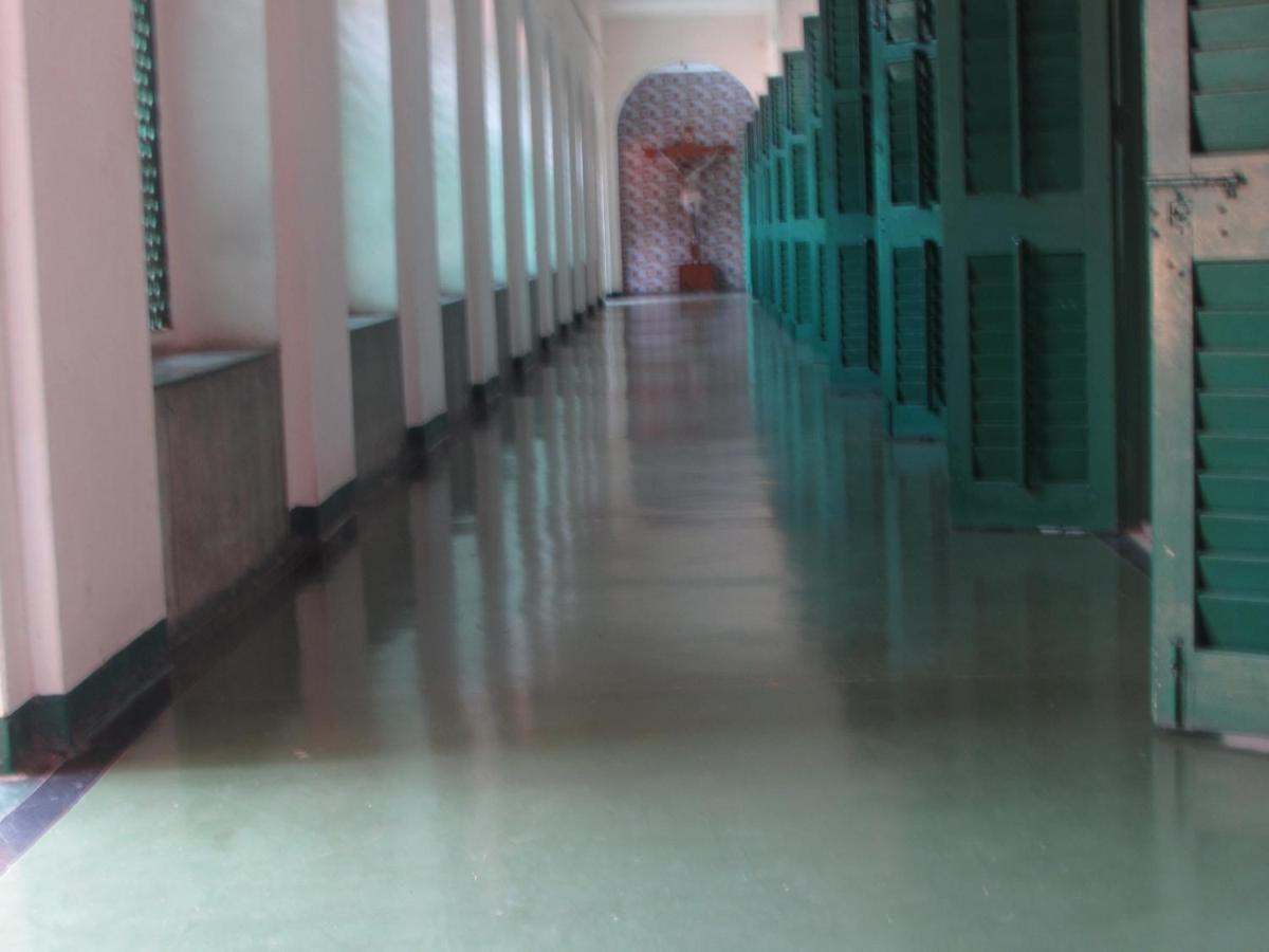 Ywca Gallway Guest House Kalküta Dış mekan fotoğraf