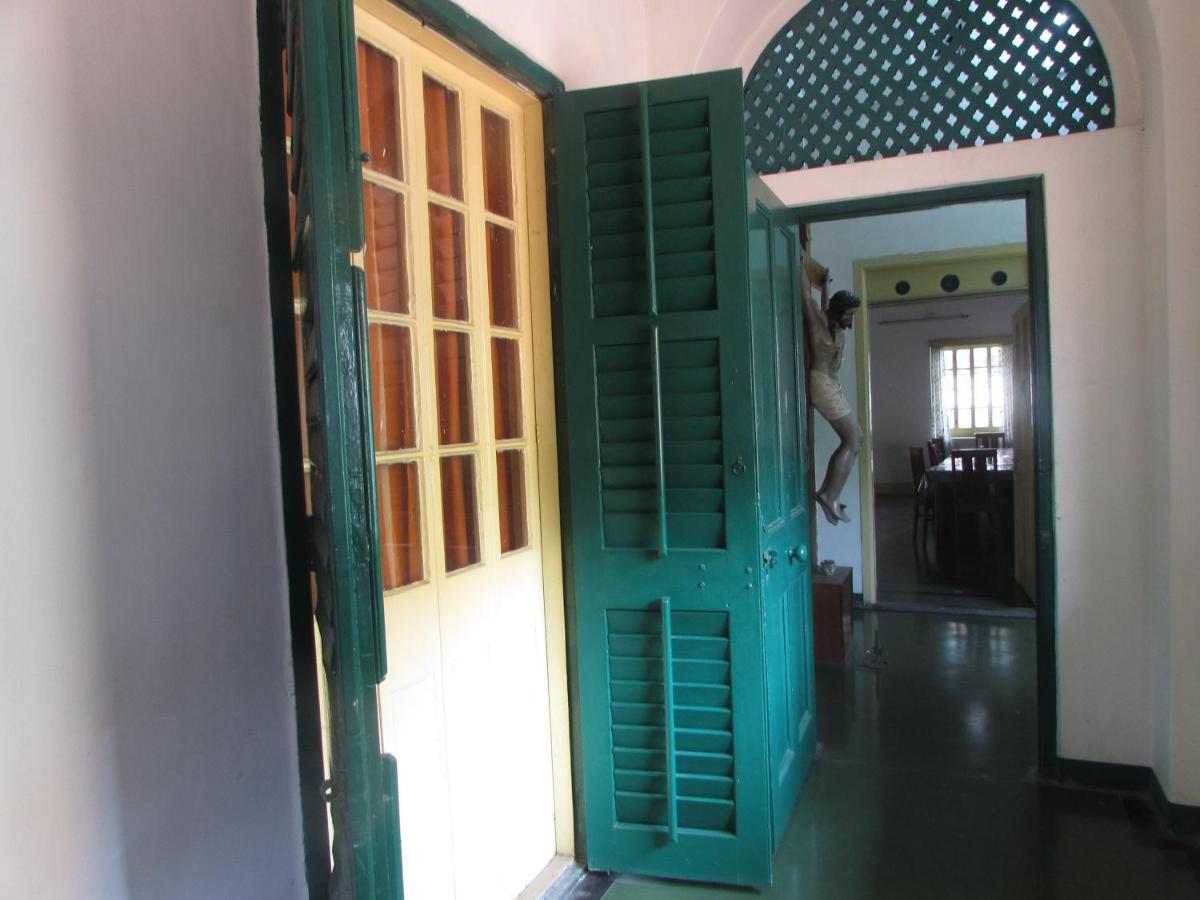 Ywca Gallway Guest House Kalküta Dış mekan fotoğraf
